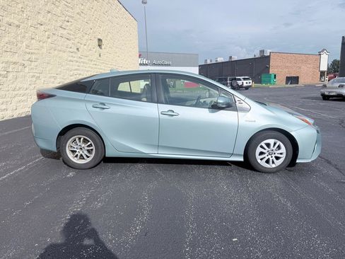 Used 2016 Toyota Prius Two FWD image 6