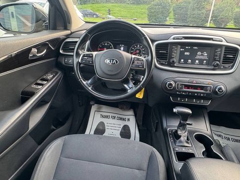 Used 2019 Kia Sorento AWD w/ LX Convenience Package image 17