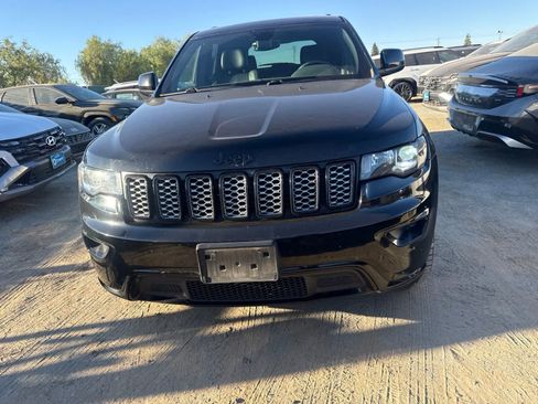 Used 2017 Jeep Grand Cherokee Altitude AWD/4WD image 2