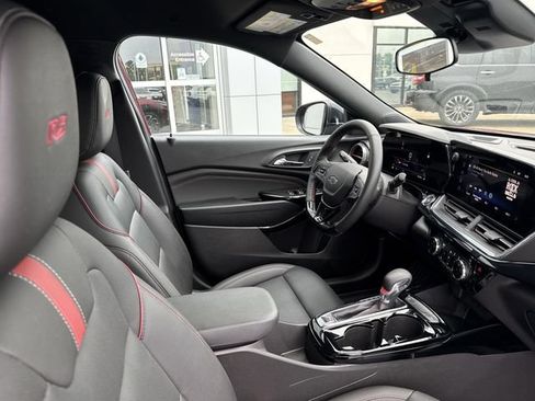 Certified 2025 Chevrolet Trax RS w/ Driver Confidence Package FWD image 18