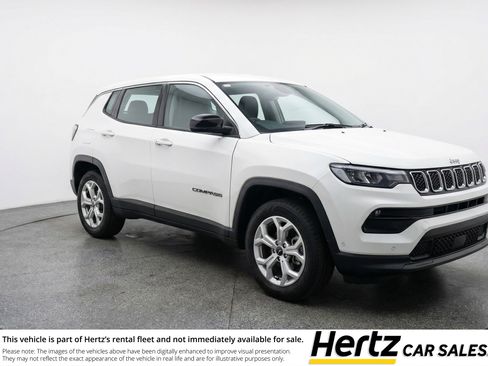 Used 2025 Jeep Compass Latitude AWD/4WD image 1