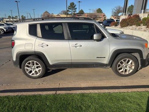 Used 2018 Jeep Renegade Latitude image 2