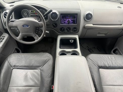 Used 2005 Ford Expedition XLT image 23