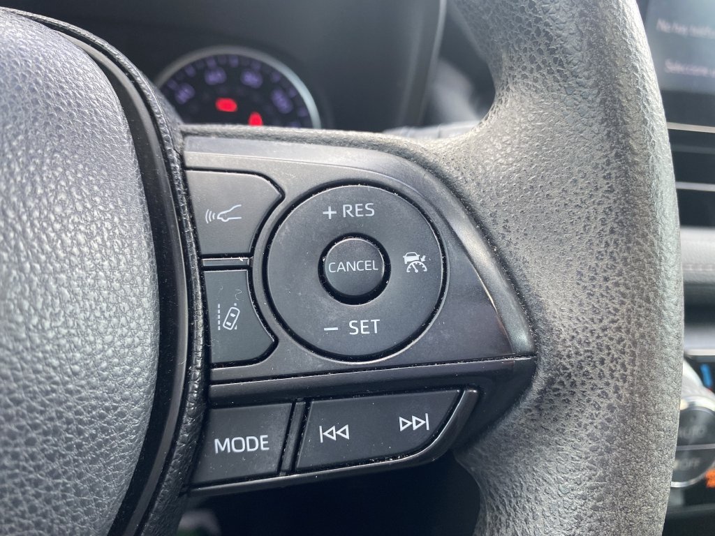 Used 2019 Toyota RAV4 XLE w/ Convenience Package FWD image 13