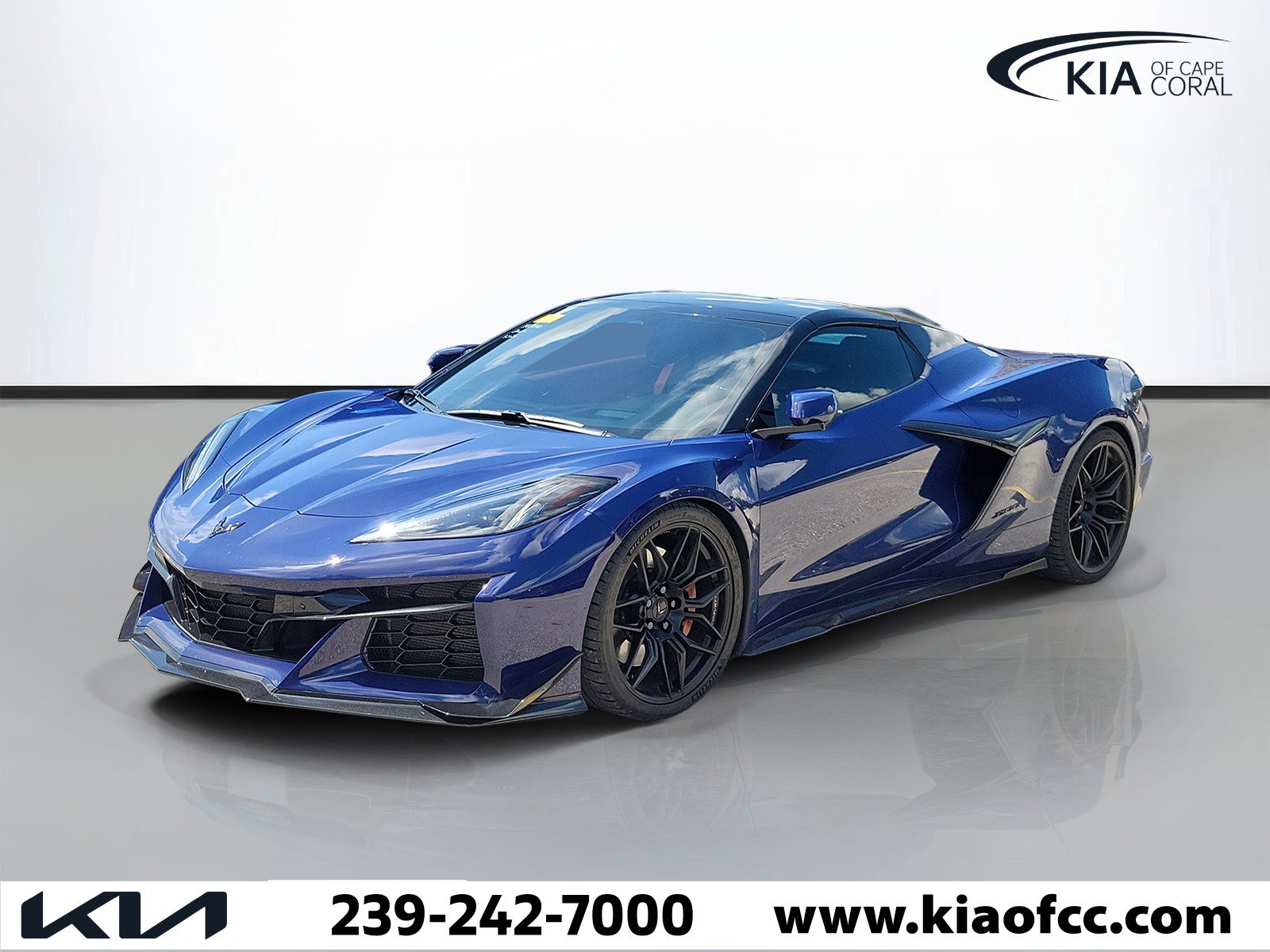 Used 2025 Chevrolet Corvette Z06 RWD image 4