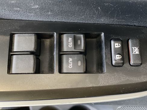 Used 2018 Toyota Tundra Platinum AWD/4WD image 16