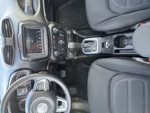 Used 2018 Jeep Renegade Latitude w/ Cold Weather Group AWD/4WD image 29