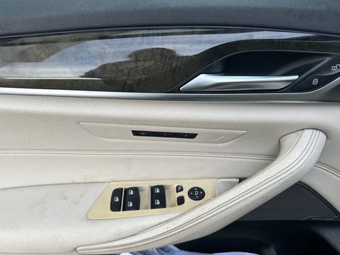 Used 2018 BMW 540i w/ M Sport Package image 10