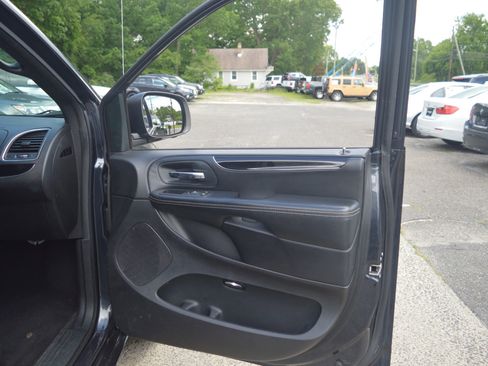 Used 2014 Chrysler Town & Country S FWD image 30