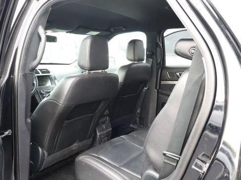 Used 2018 Ford Explorer XLT w/ Equipment Group 202A AWD/4WD image 31