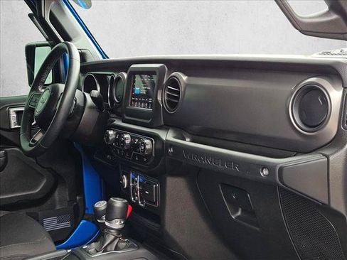 Used 2022 Jeep Wrangler Unlimited Sport AWD/4WD image 19