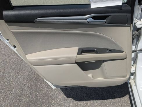 Used 2020 Ford Fusion SE FWD image 27