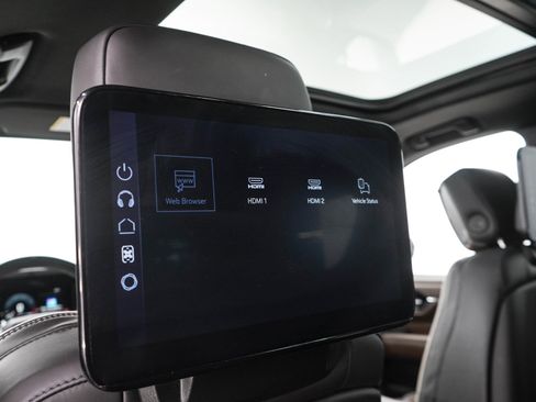 Used 2025 GMC Yukon Denali Ultimate AWD/4WD image 17