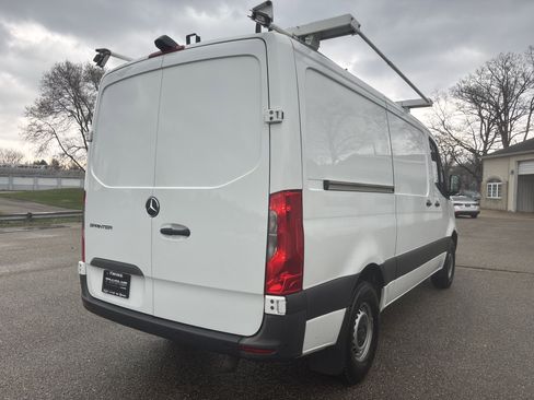 Used 2021 Mercedes-Benz Sprinter 1500 image 3