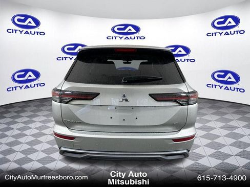 New 2025 Mitsubishi Outlander SE image 6