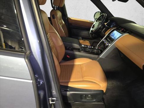 Certified 2018 Land Rover Discovery HSE Luxury AWD/4WD image 10