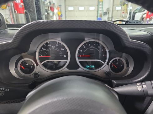 Used 2007 Jeep Wrangler Unlimited Rubicon w/ Dual Top Group image 17