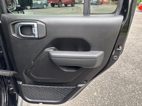 Used 2025 Jeep Wrangler Unlimited Sport AWD/4WD image 16