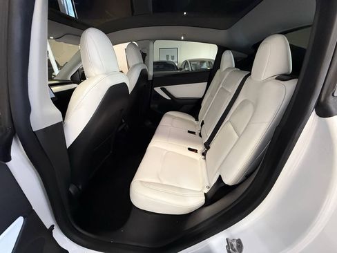 Used 2021 Tesla Model Y Long Range AWD/4WD image 22