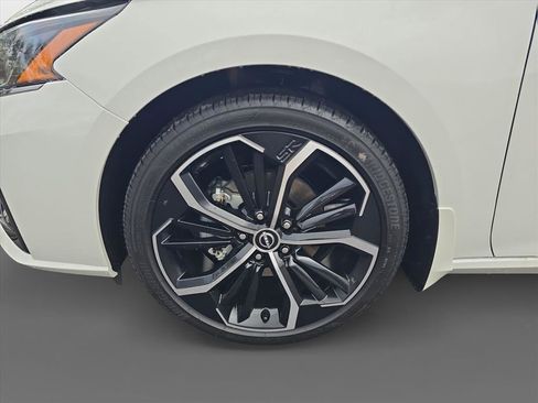 New 2025 Nissan Altima 2.5 SR image 9