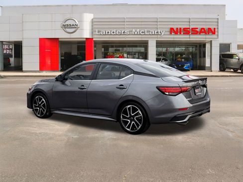 Used 2025 Nissan Sentra SR w/ SR Premium Package image 5