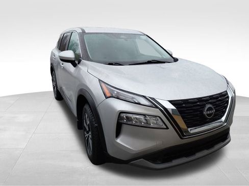 Used 2023 Nissan Rogue SV image 4