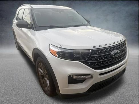 Used 2021 Ford Explorer XLT w/ Equipment Group 202A RWD image 3