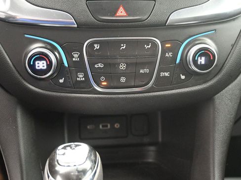 Used 2021 Chevrolet Equinox LT image 29