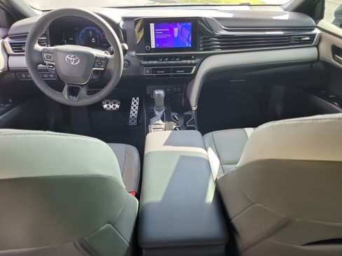 Used 2025 Toyota Camry SE w/ Convenience Package FWD image 14