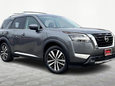 Used 2024 Nissan Pathfinder Platinum w/ Cargo Package image 12