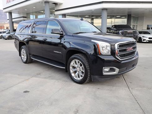 Used 2017 GMC Yukon XL SLE w/ SLE Value Package image 8
