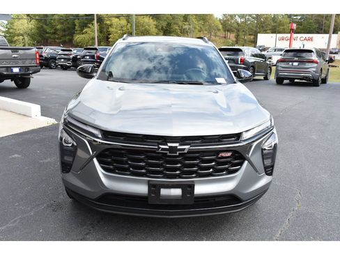 Used 2025 Chevrolet Trax RS w/ Driver Confidence Package image 7