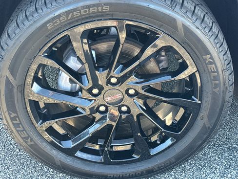 Used 2023 GMC Terrain SLE w/ Driver Convenience Package AWD/4WD image 9
