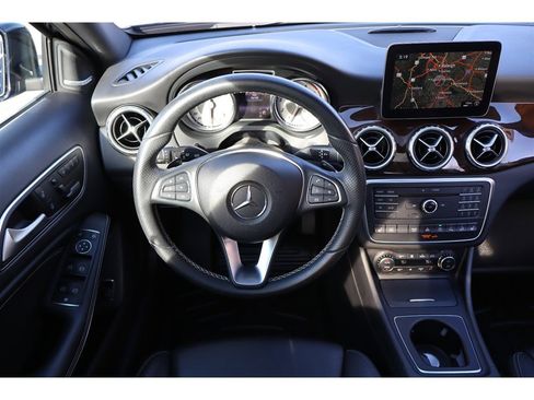 Used 2017 Mercedes-Benz GLA 250 4MATIC image 22