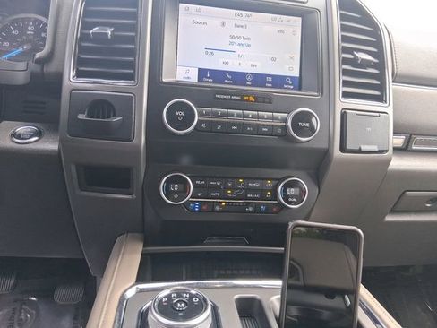 Used 2020 Ford Expedition XLT w/ Equipment Group 202A AWD/4WD image 15