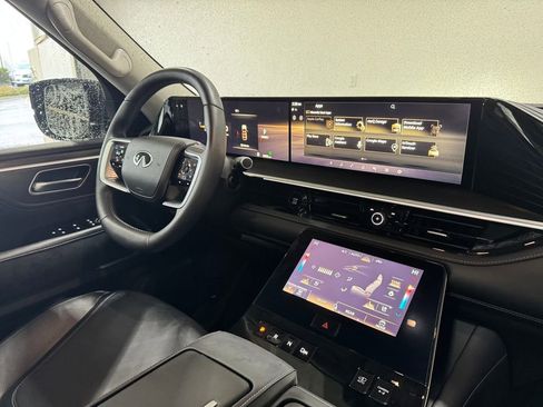 Certified 2025 INFINITI QX80 Luxe image 30