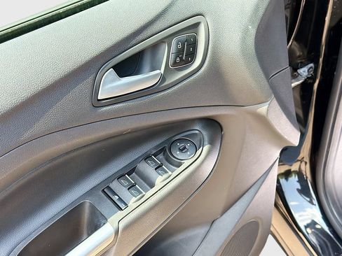 Used 2017 Ford Escape Titanium AWD/4WD image 19