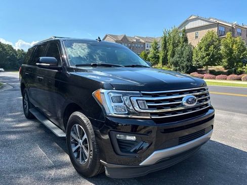 Used 2018 Ford Expedition XLT w/ Equipment Group 202A RWD image 3