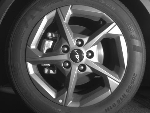 Used 2025 Kia K4 LXS image 12