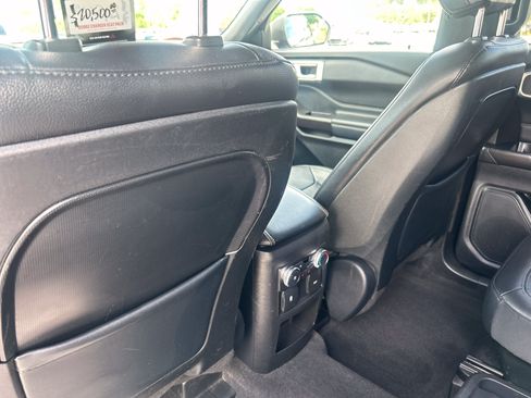 Used 2020 Ford Explorer XLT w/ Equipment Group 202A AWD/4WD image 40