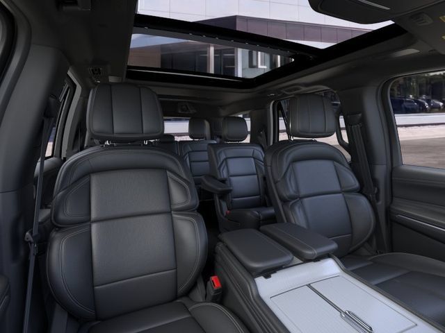 New 2026 Lincoln Navigator Reserve w/ Jet Appearance Package AWD/4WD image 10