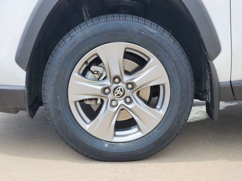 Used 2024 Toyota RAV4 XLE w/ Convenience Package FWD image 9