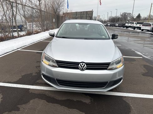 Used 2014 Volkswagen Jetta SE image 2