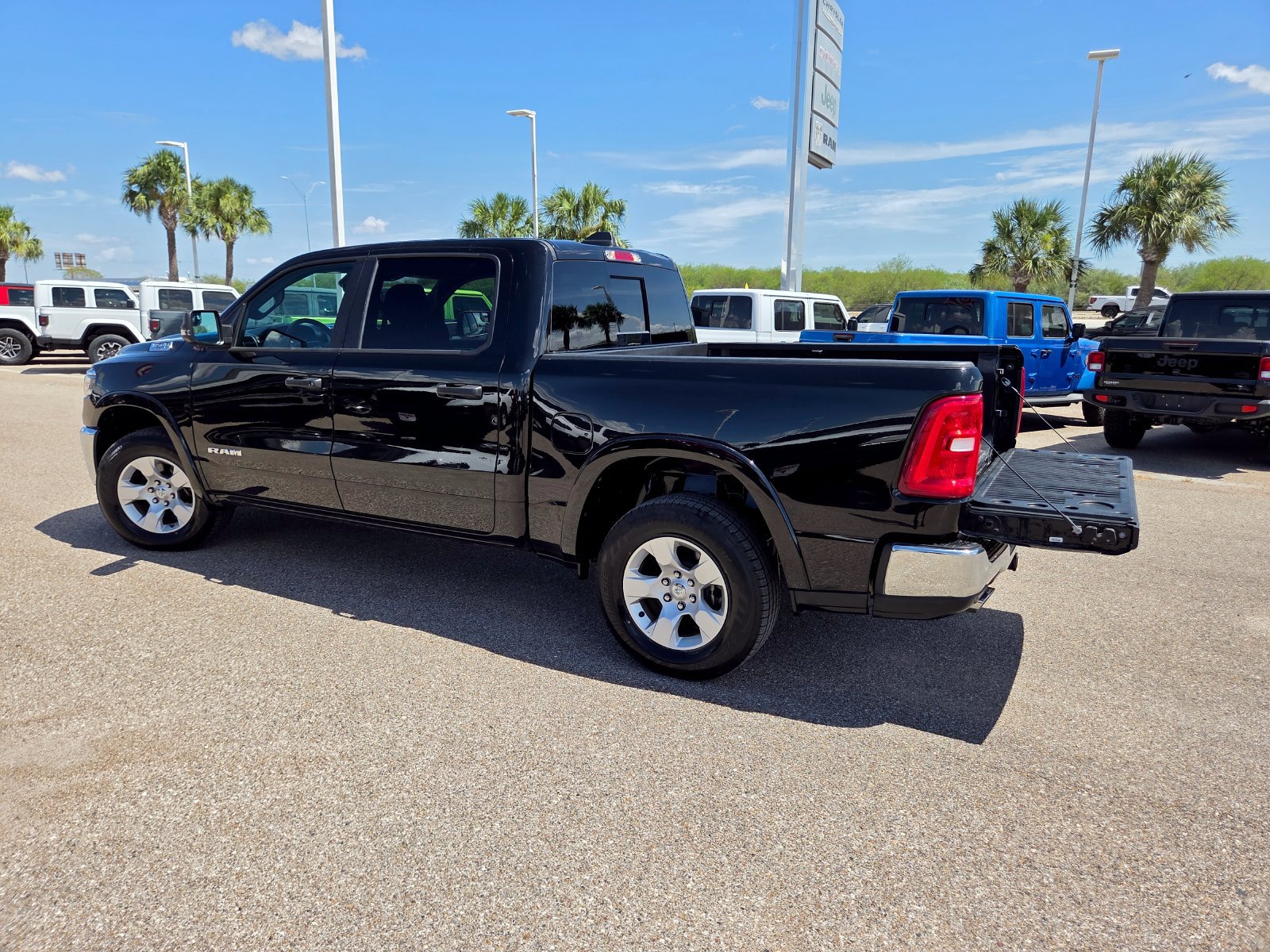 Used 2025 RAM 1500 Big Horn AWD/4WD image 6