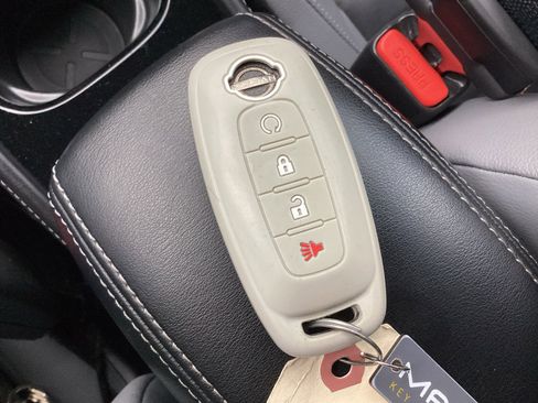 Used 2023 Nissan Kicks SR w/ SR Premium Package FWD image 29