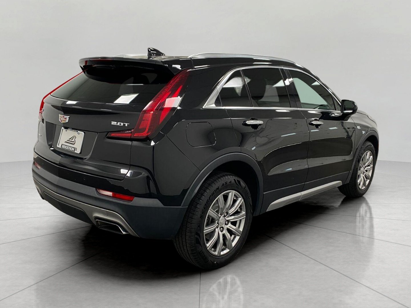 Used 2019 Cadillac XT4 Premium Luxury AWD/4WD image 3