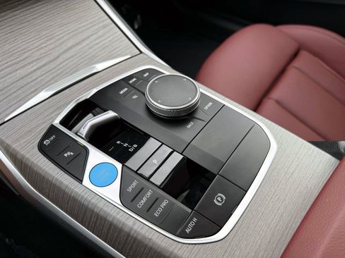 Used 2025 BMW i4 eDrive40 w/ Premium Package RWD image 27