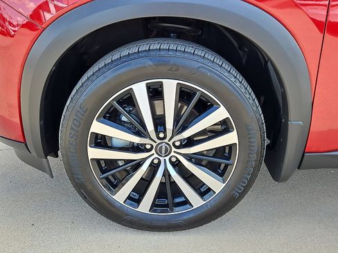 Used 2025 Nissan Pathfinder Platinum image 5