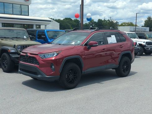 Used 2019 Toyota RAV4 XLE FWD image 1