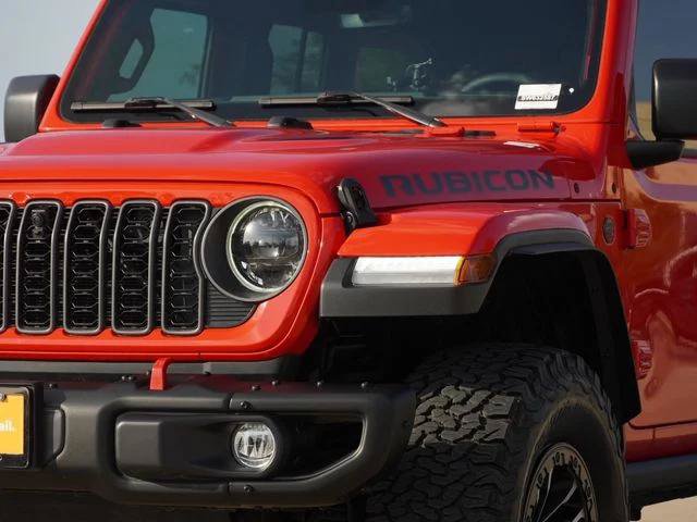 Certified 2025 Jeep Wrangler Unlimited Rubicon AWD/4WD image 4